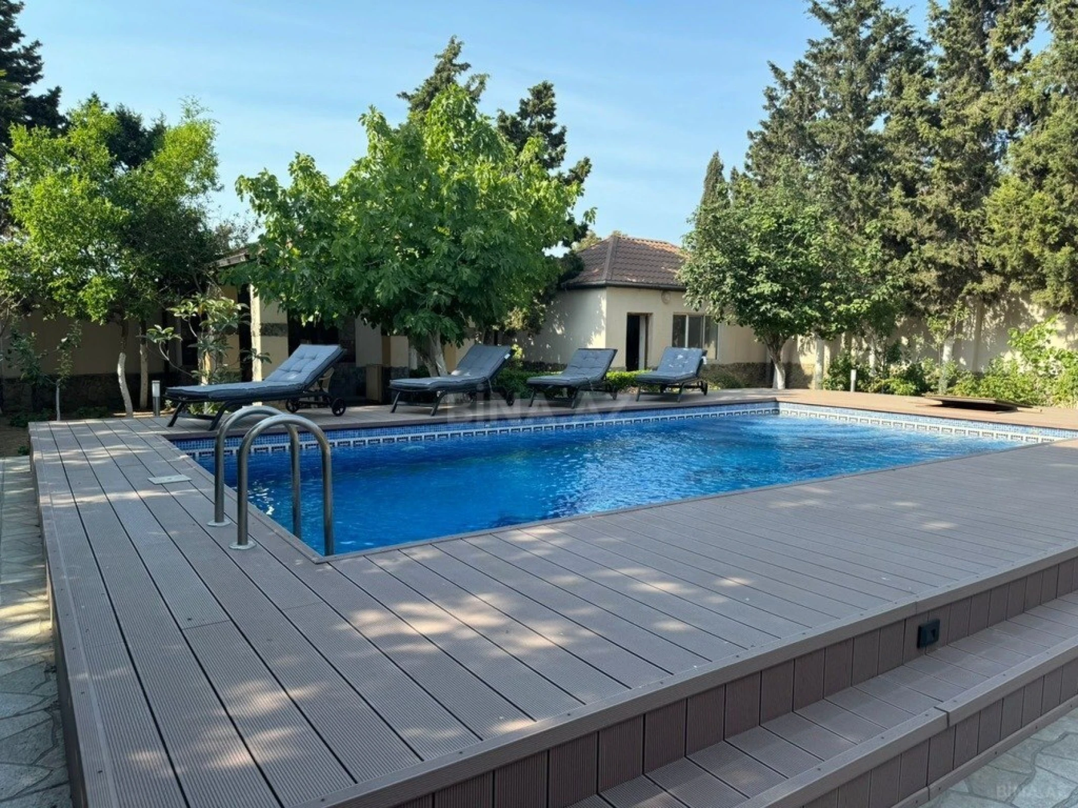 Kirayə verilir 6 otaqlı həyət evi 350 m²