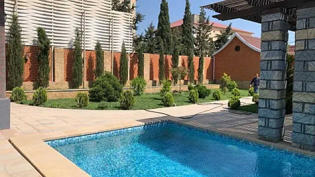 Kirayə verilir 5 otaqlı həyət evi 260 m²
