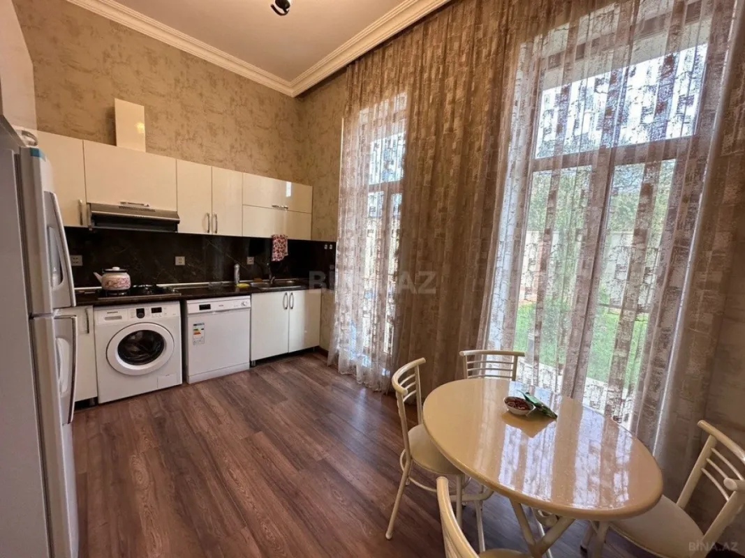 Kirayə verilir 4 otaqlı həyət evi 240 m²