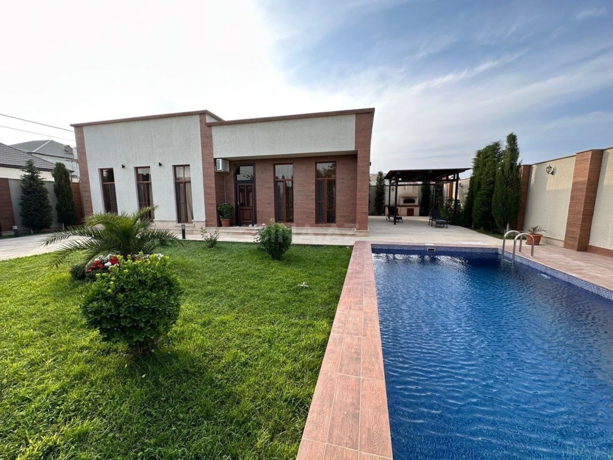 Kirayə verilir 4 otaqlı həyət evi 240 m²