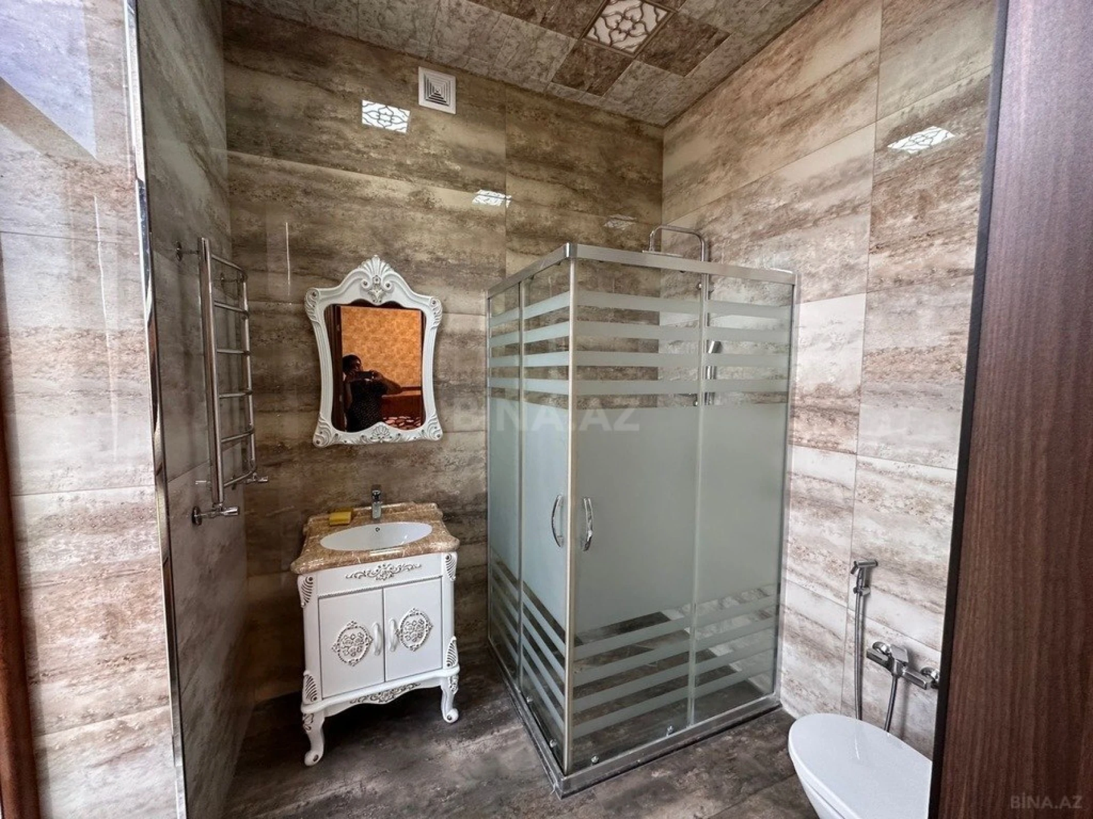 Kirayə verilir 4 otaqlı həyət evi 240 m²