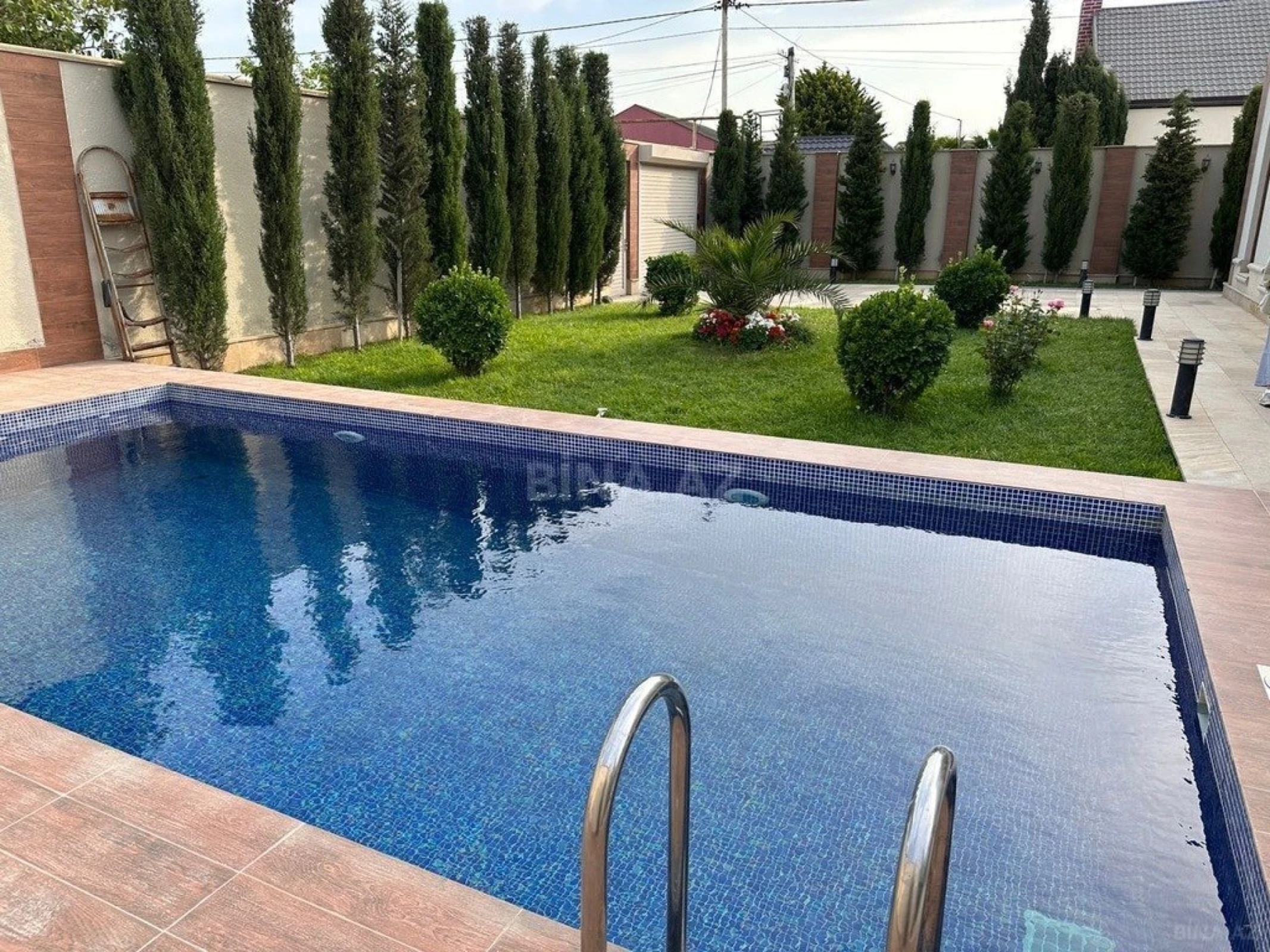 Kirayə verilir 4 otaqlı həyət evi 240 m²