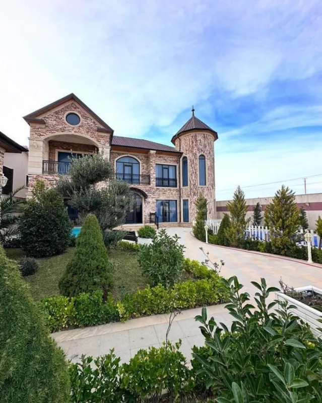 Satılır 6 otaqlı həyət evi 450 m²