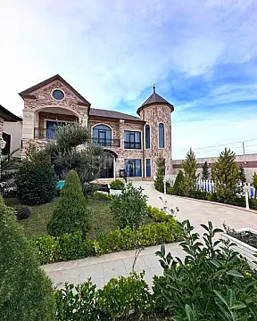 Satılır 6 otaqlı həyət evi 450 m²