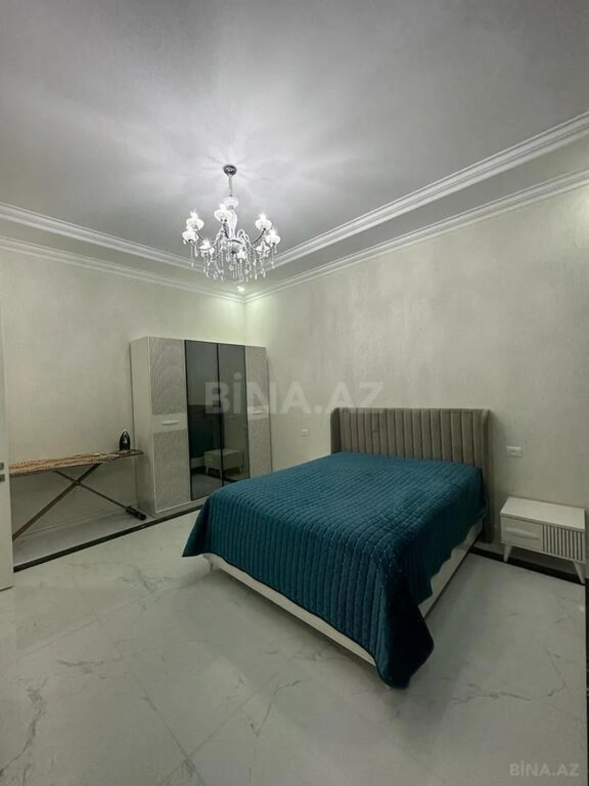 Satılır 6 otaqlı həyət evi 450 m²