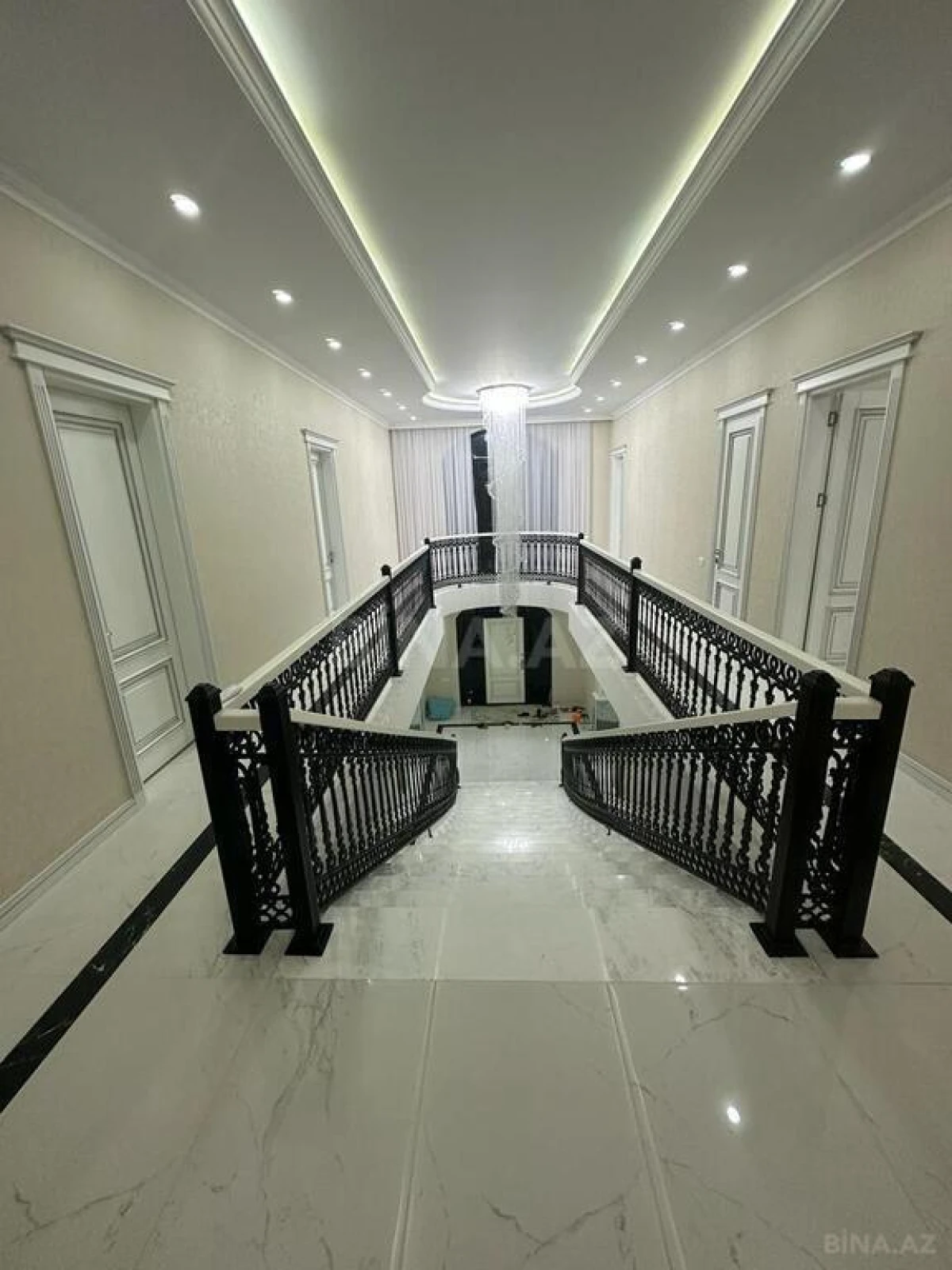 Satılır 6 otaqlı həyət evi 450 m²