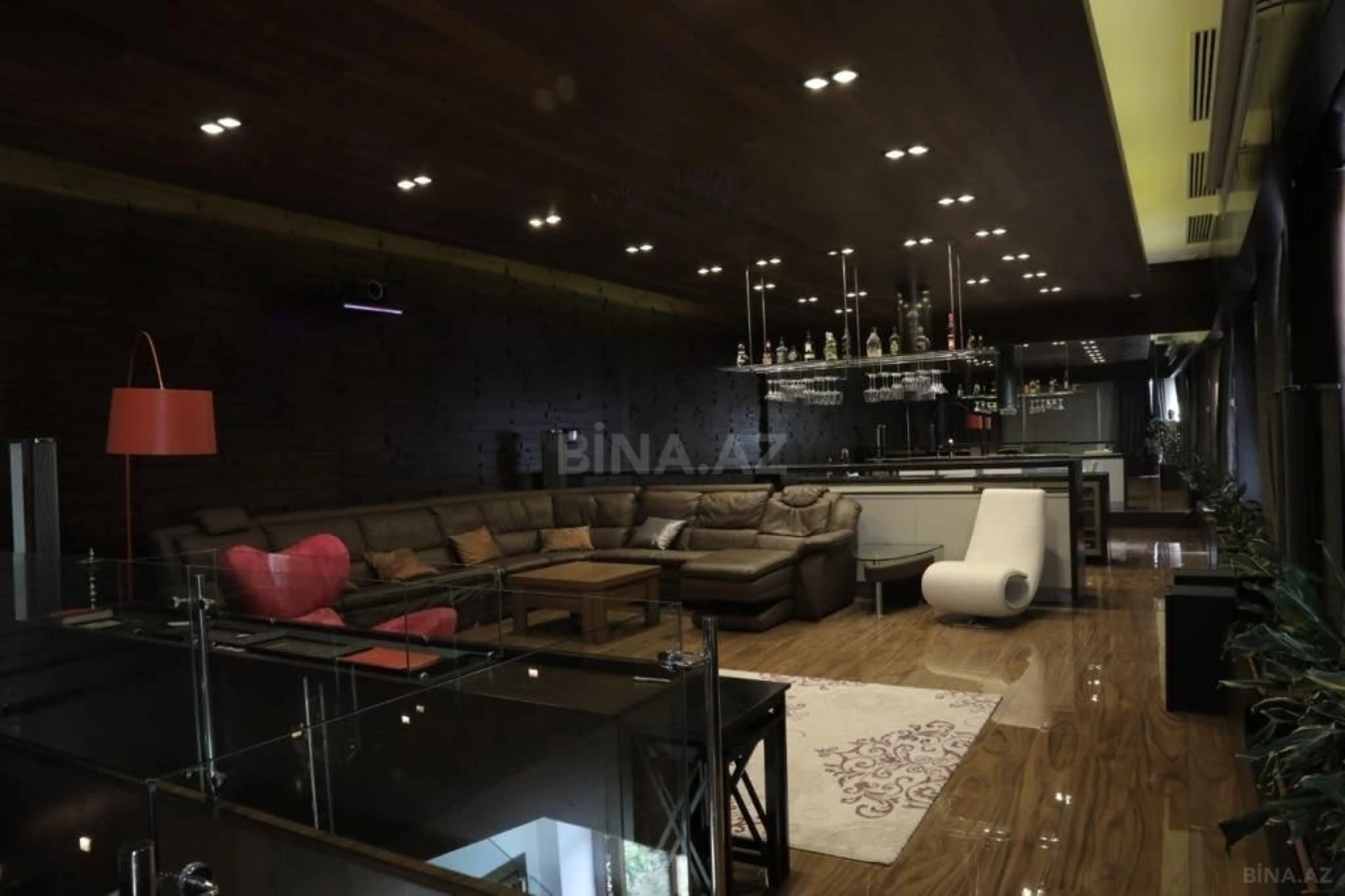 Kirayə verilir 7 otaqlı həyət evi 500 m²