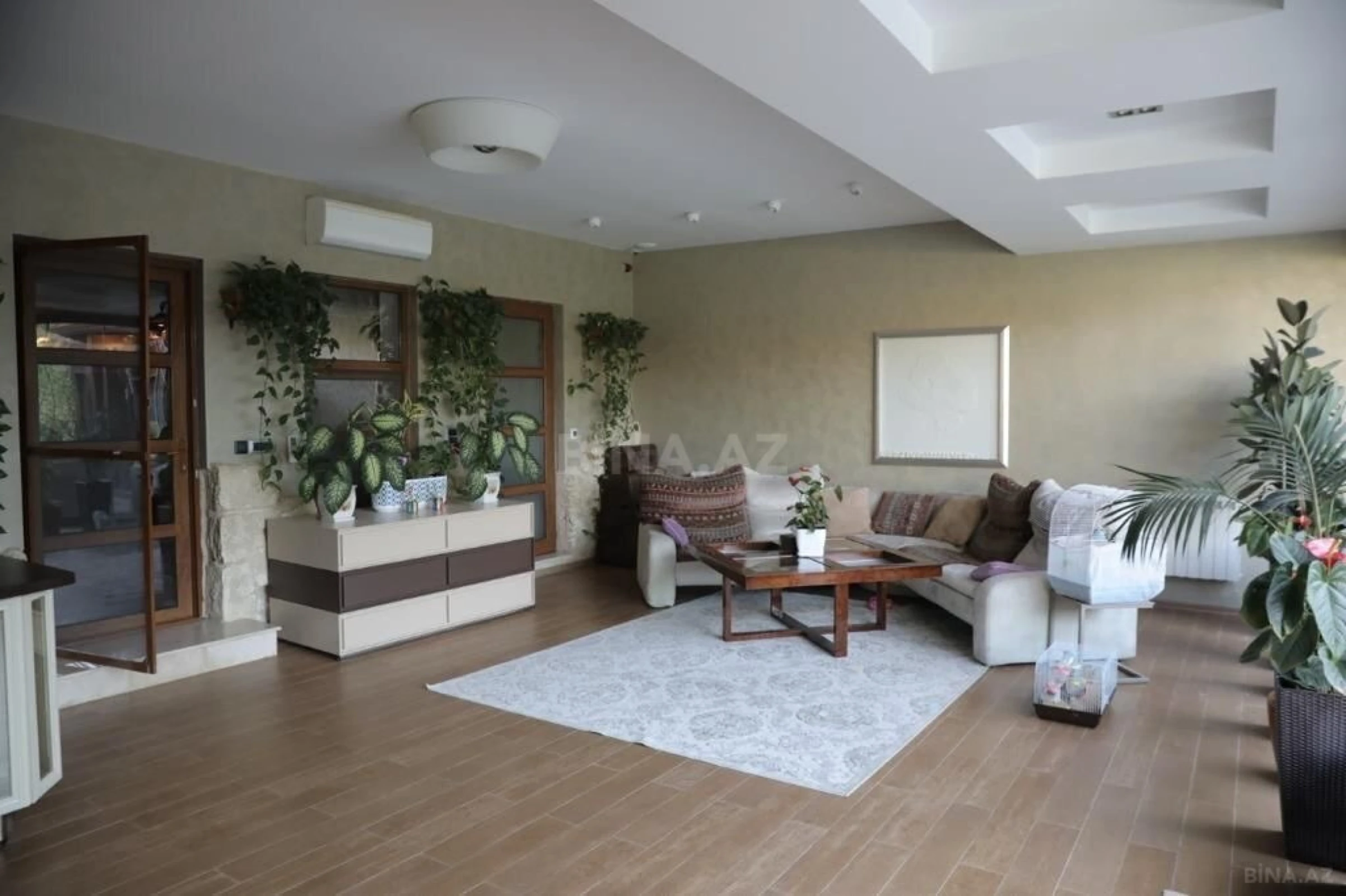 Kirayə verilir 7 otaqlı həyət evi 500 m²