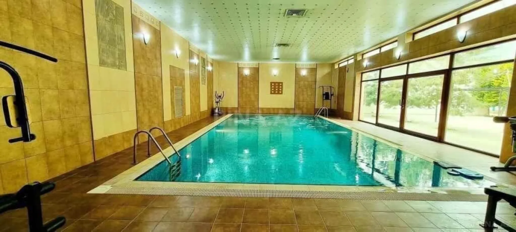 Kirayə verilir 8 otaqlı həyət evi 900 m²