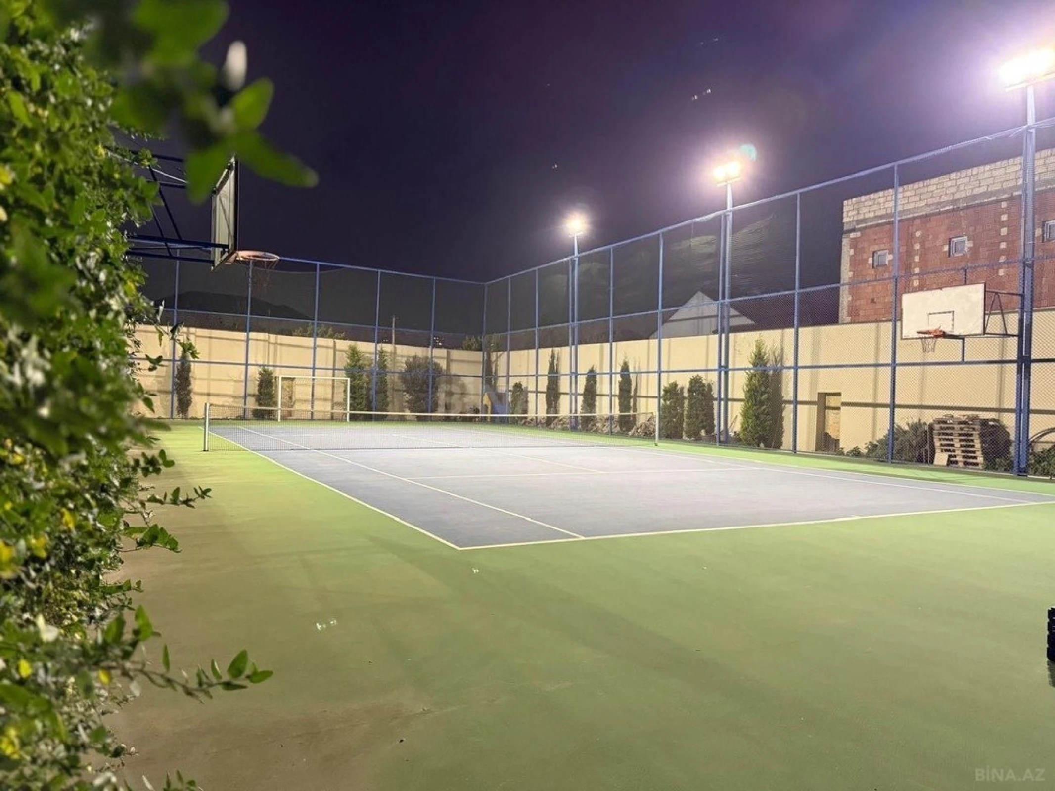 Kirayə verilir 8 otaqlı həyət evi 900 m²