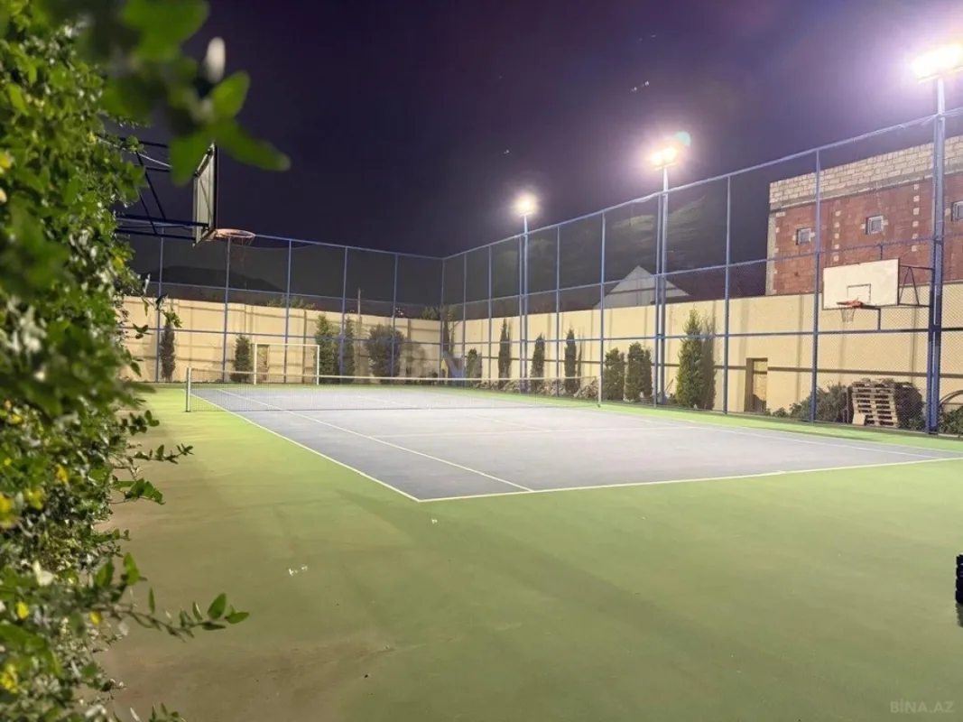 Kirayə verilir 8 otaqlı həyət evi 900 m²