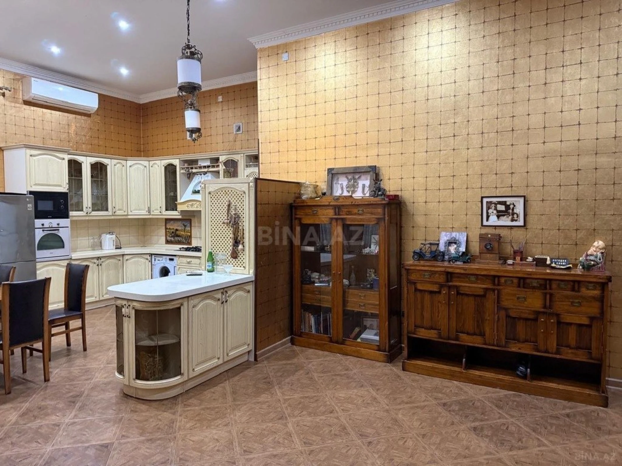 Kirayə verilir 8 otaqlı həyət evi 900 m²