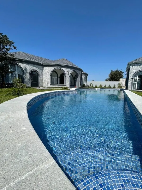 Kirayə verilir 5 otaqlı həyət evi 300 m²