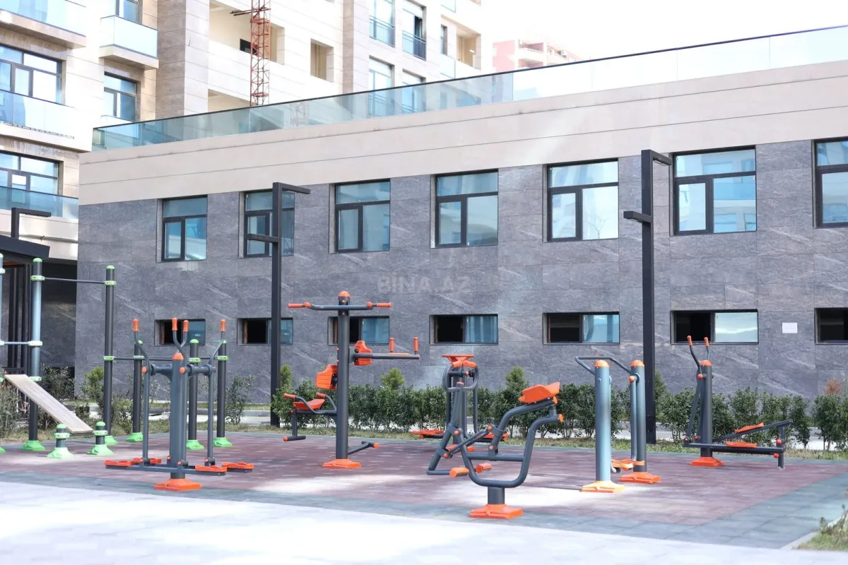 Satılır 4 otaqlı mənzil 163.8 m²