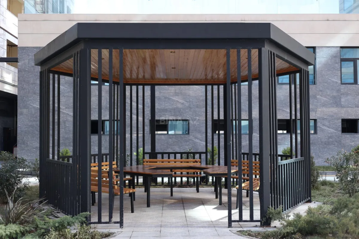 Satılır 4 otaqlı mənzil 163.8 m²