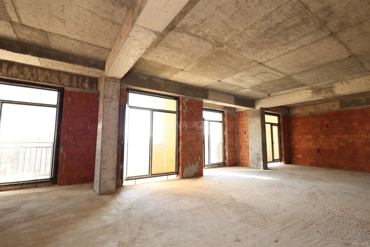 Satılır 4 otaqlı mənzil 163.8 m²