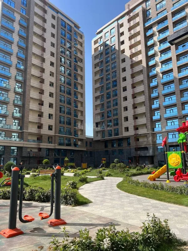 Satılır 4 otaqlı mənzil 163.8 m²