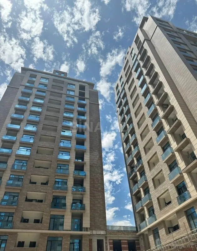 Satılır 4 otaqlı mənzil 163.8 m²