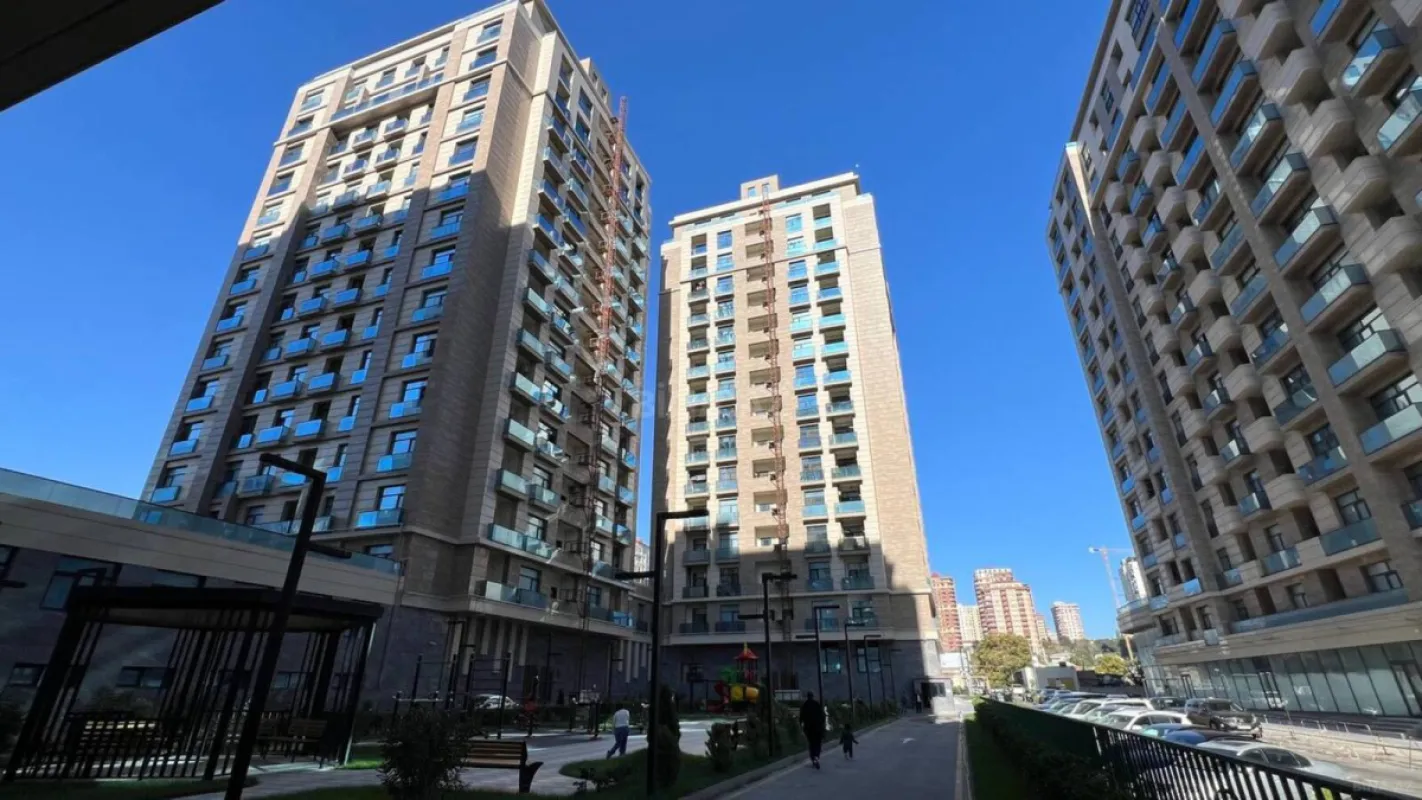 Satılır 4 otaqlı mənzil 163.8 m²