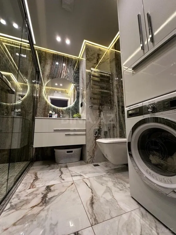 Satılır 3 otaqlı mənzil 133 m²