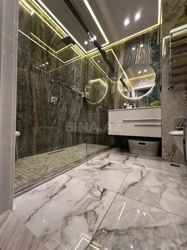 Satılır 3 otaqlı mənzil 133 m²