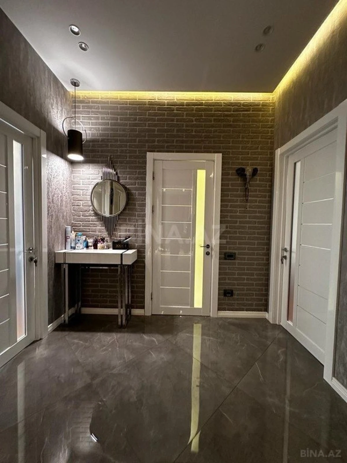 Satılır 3 otaqlı mənzil 133 m²