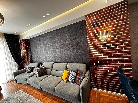 Satılır 3 otaqlı mənzil 133 m²