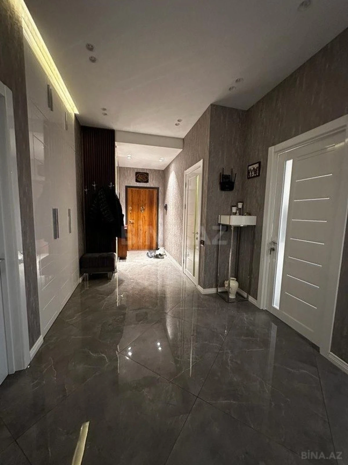 Satılır 3 otaqlı mənzil 133 m²