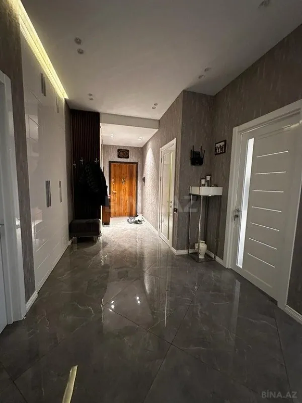 Satılır 3 otaqlı mənzil 133 m²