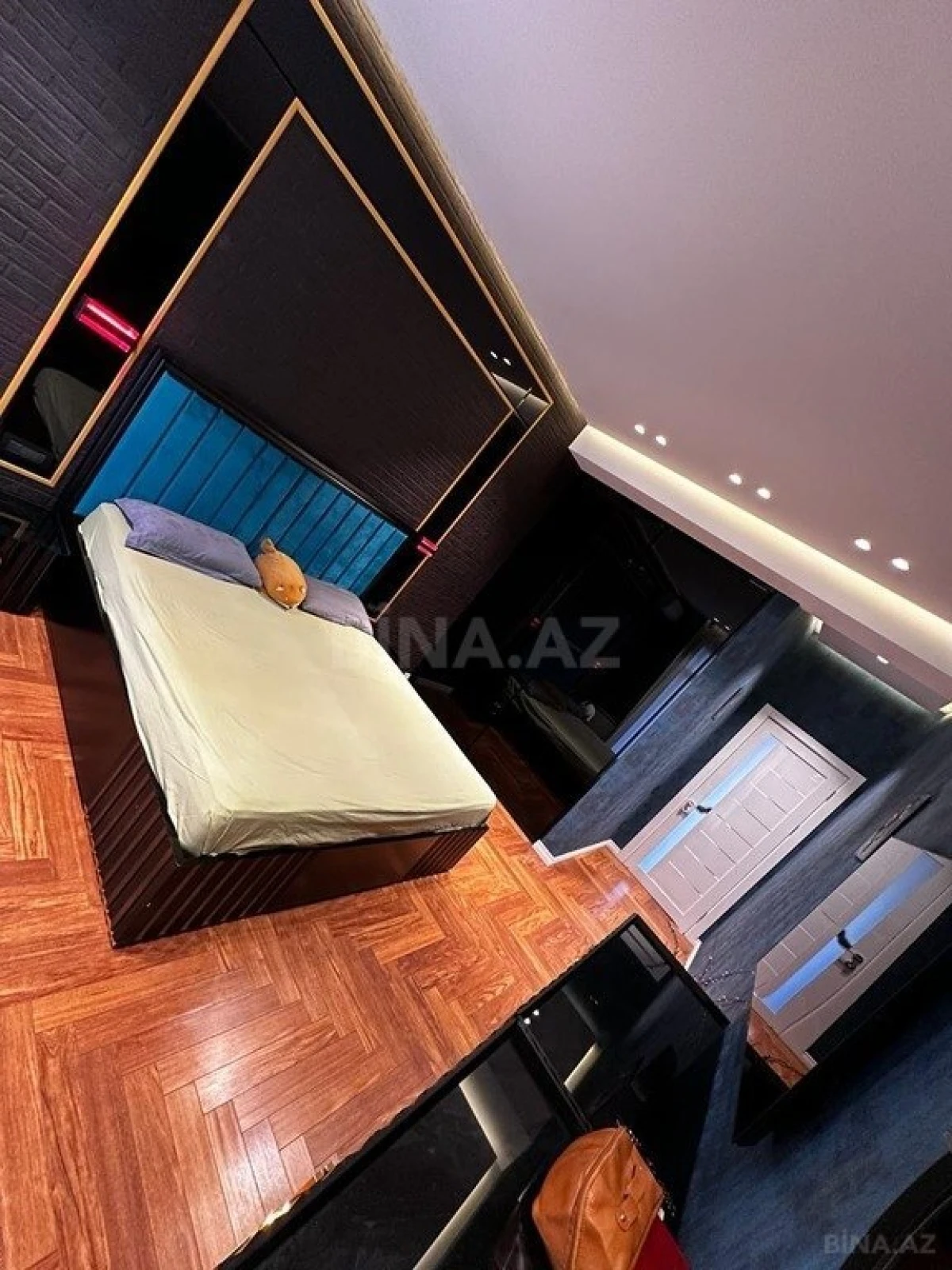 Satılır 3 otaqlı mənzil 133 m²