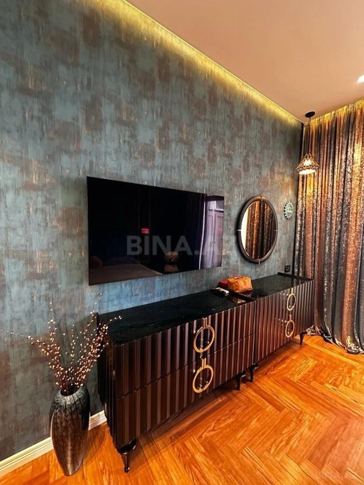 Satılır 3 otaqlı mənzil 133 m²