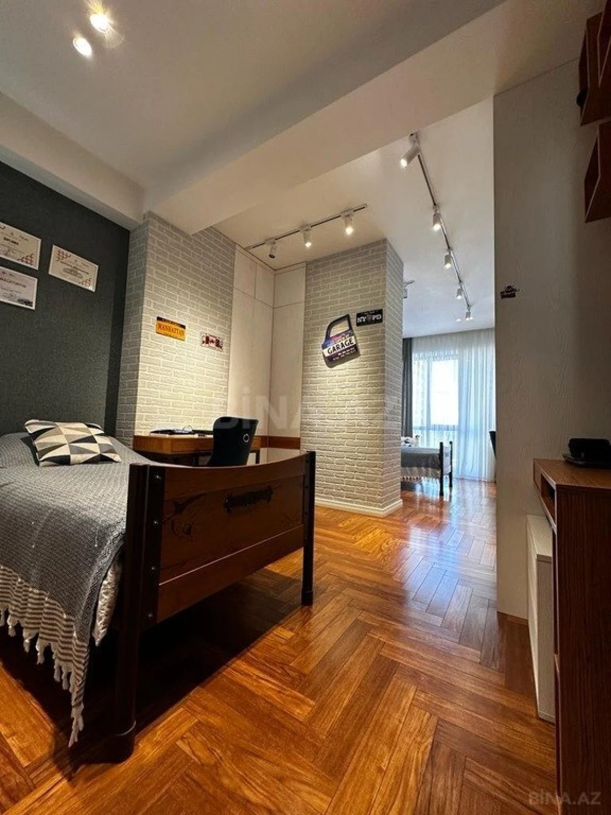 Satılır 3 otaqlı mənzil 133 m²