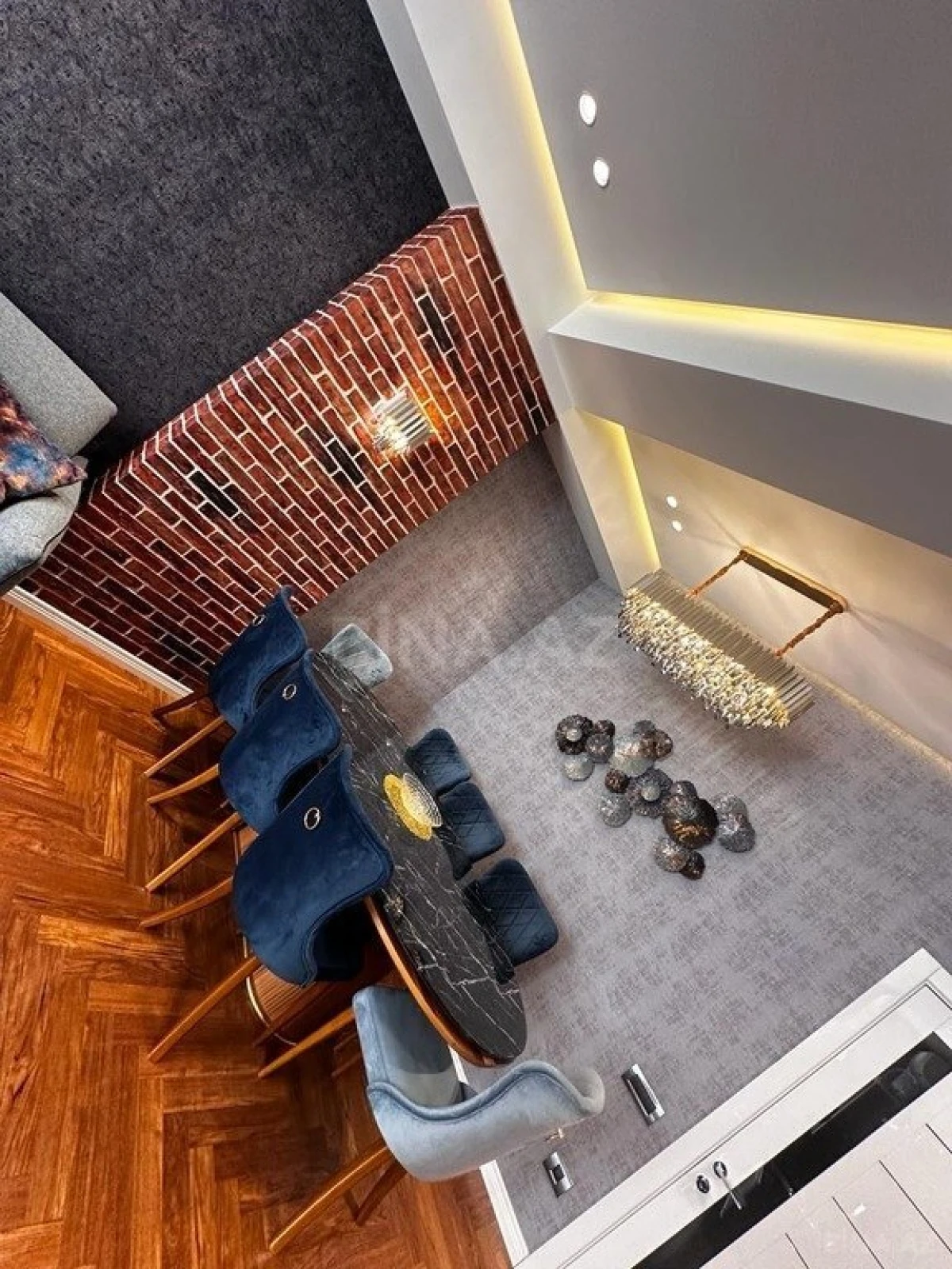 Satılır 3 otaqlı mənzil 133 m²