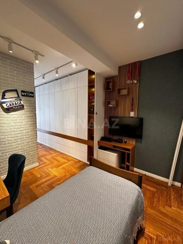 Satılır 3 otaqlı mənzil 133 m²
