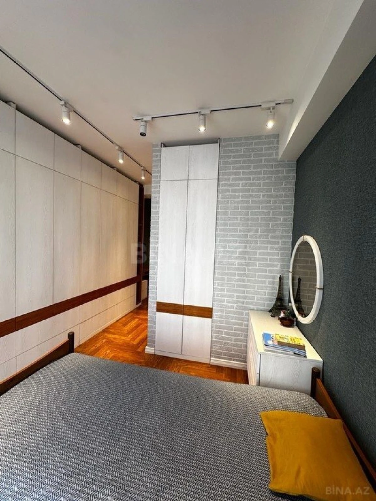 Satılır 3 otaqlı mənzil 133 m²