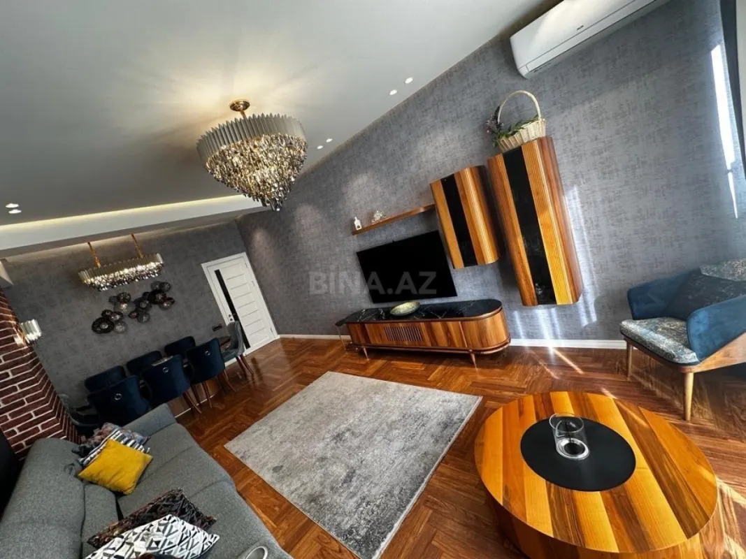 Satılır 3 otaqlı mənzil 133 m²