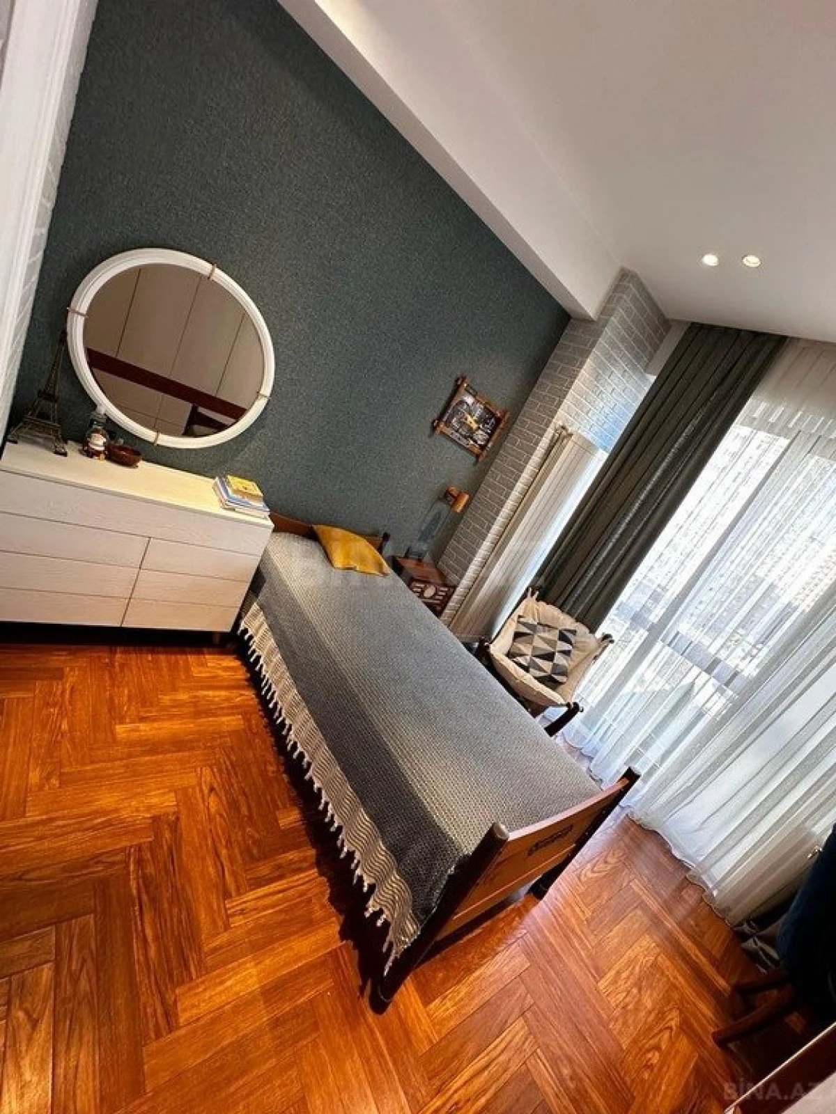 Satılır 3 otaqlı mənzil 133 m²