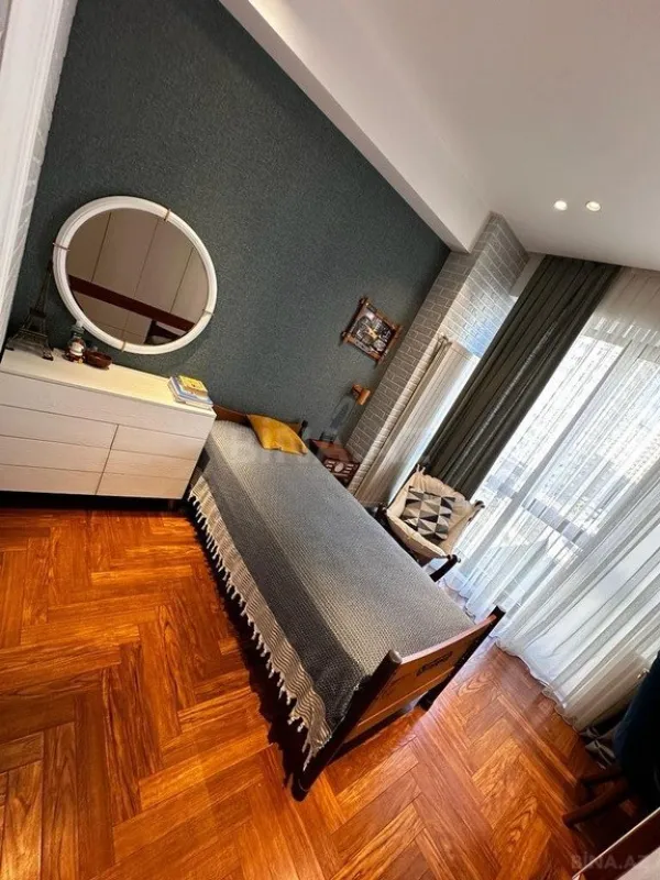 Satılır 3 otaqlı mənzil 133 m²