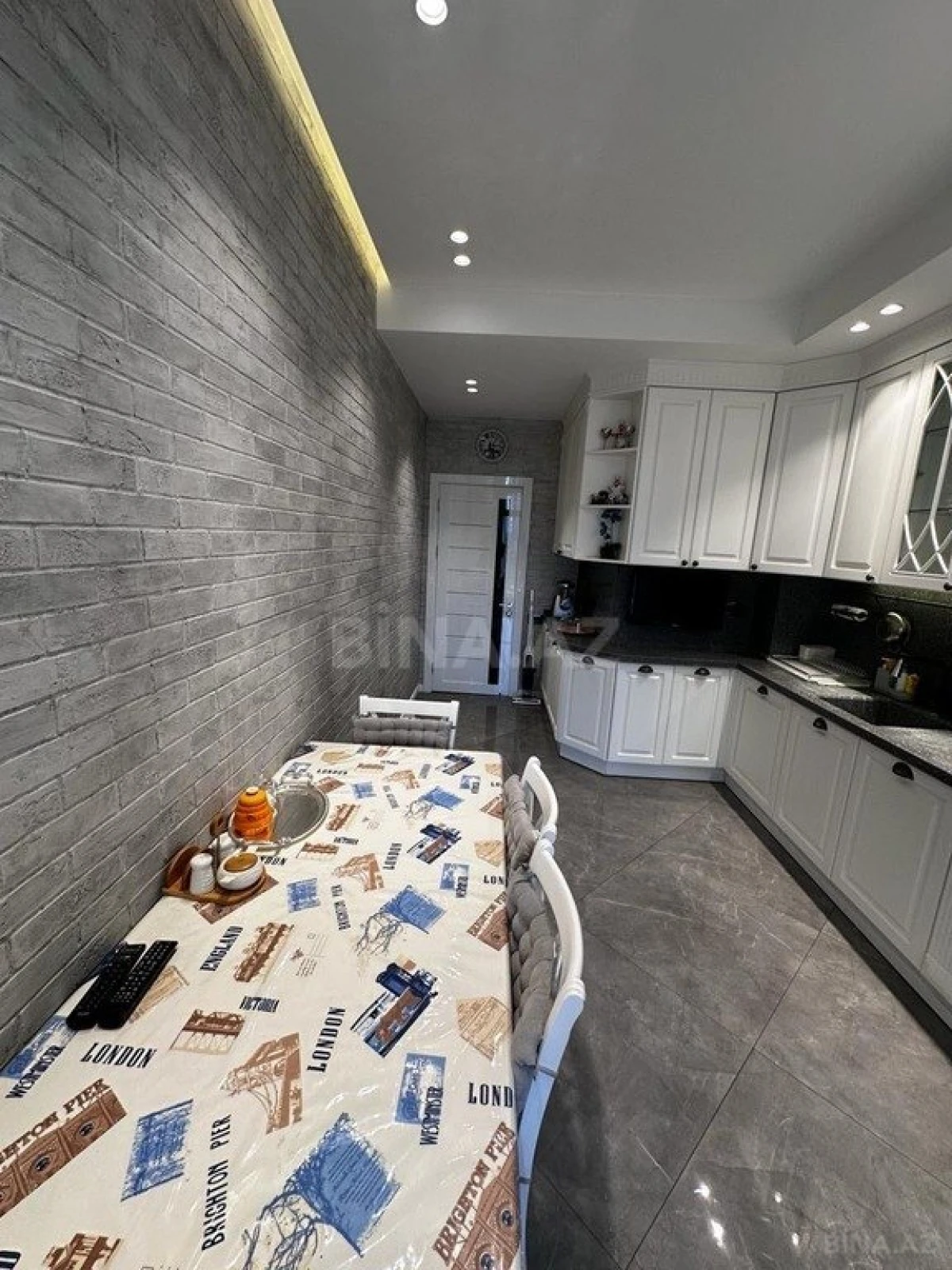 Satılır 3 otaqlı mənzil 133 m²