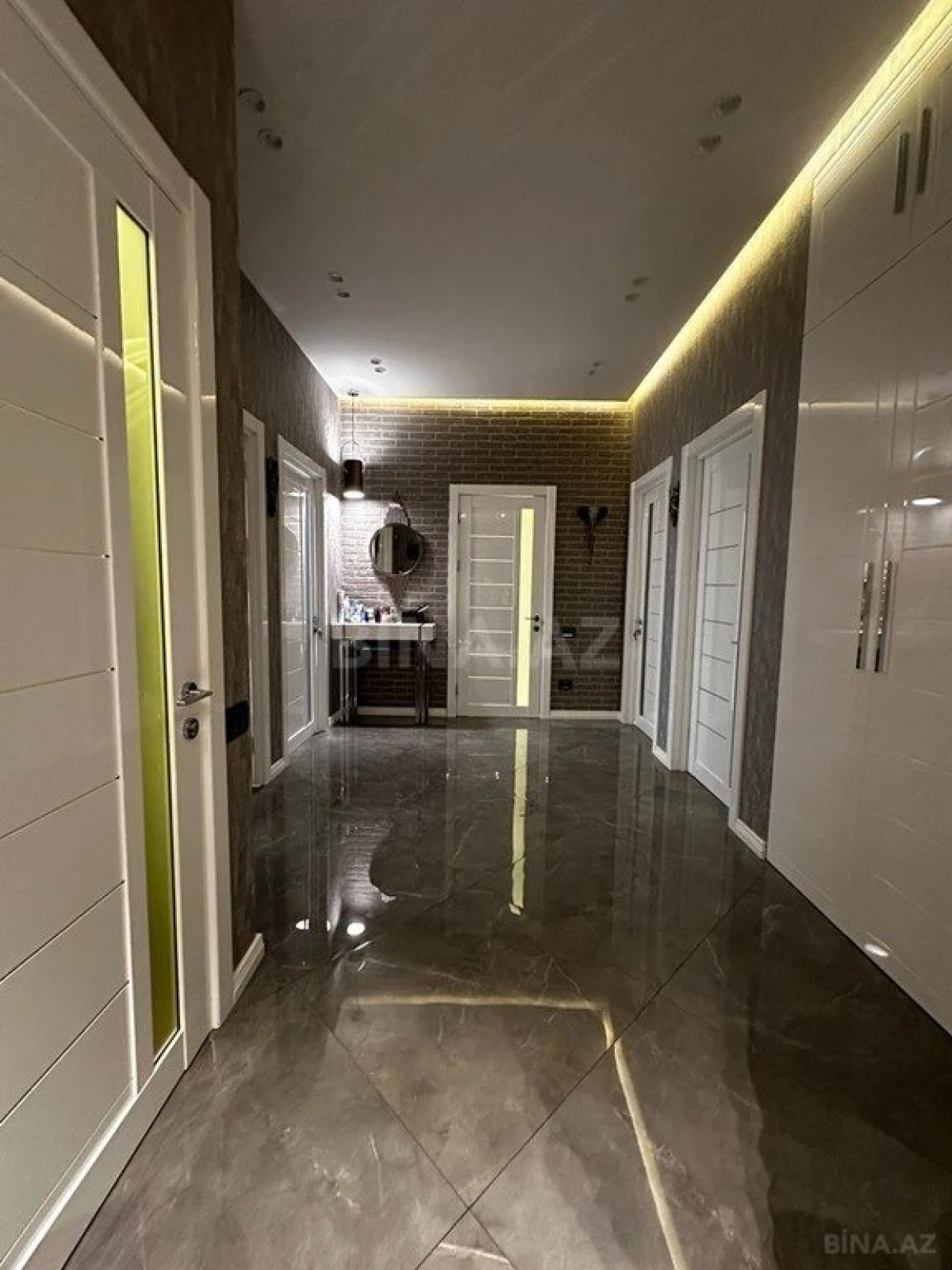 Satılır 3 otaqlı mənzil 133 m²