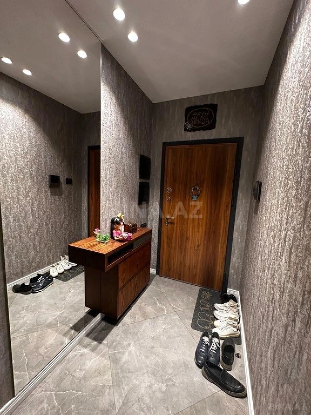 Satılır 3 otaqlı mənzil 133 m²