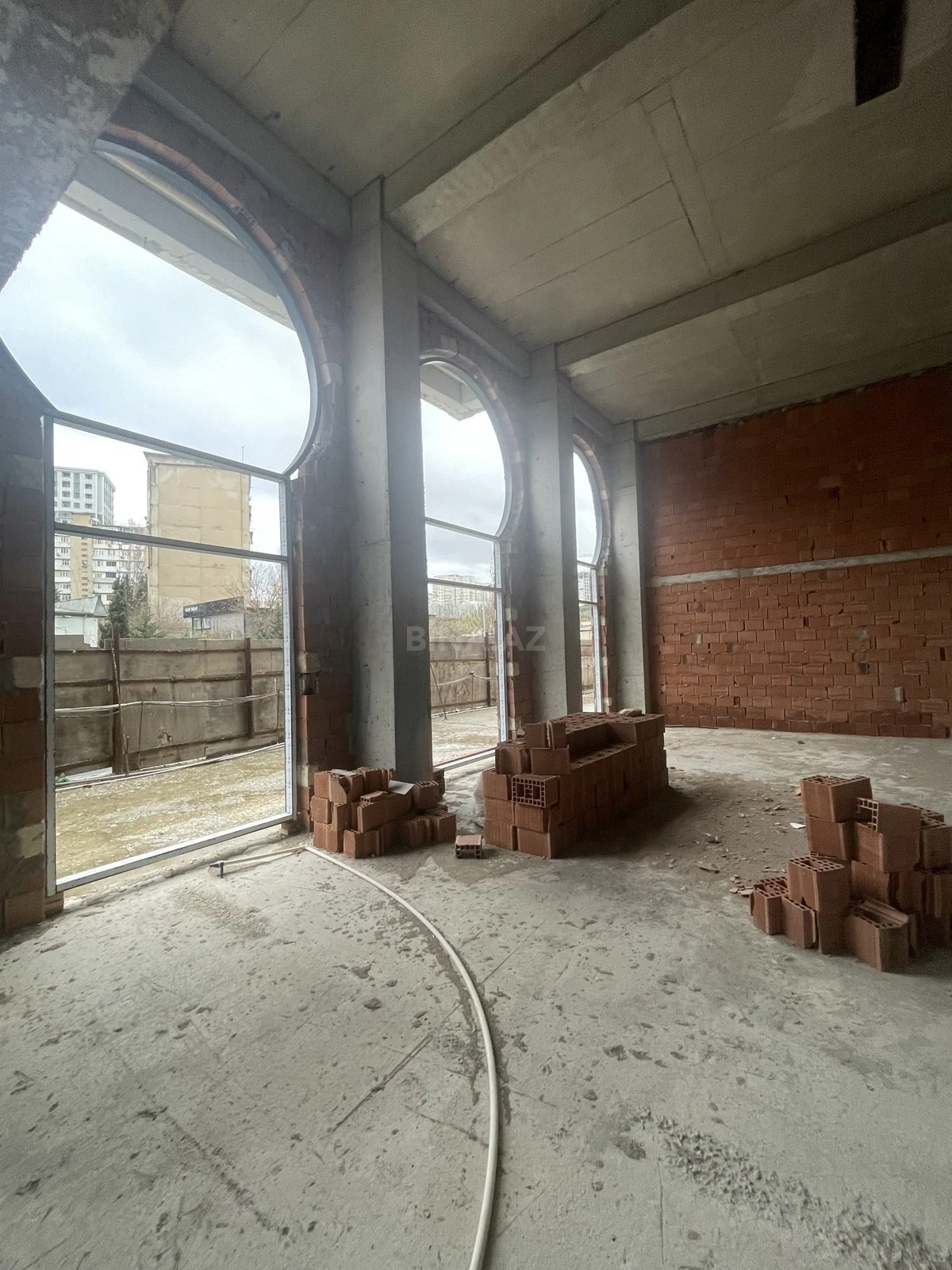 Satılır obyekt 84 m²