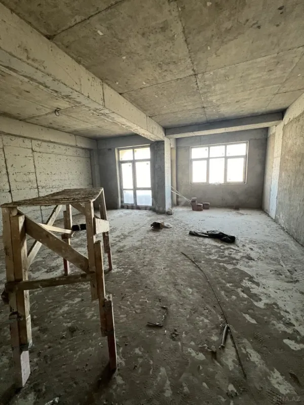 Satılır 4 otaqlı mənzil 186 m²