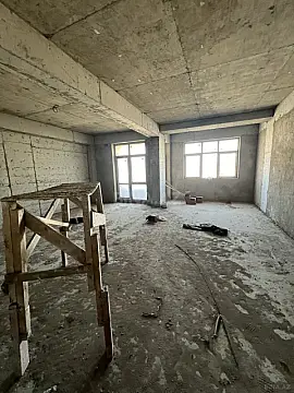 Satılır 4 otaqlı mənzil 186 m²