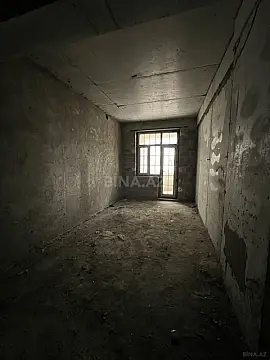 Satılır 4 otaqlı mənzil 186 m²