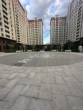 Satılır 4 otaqlı mənzil 186 m²