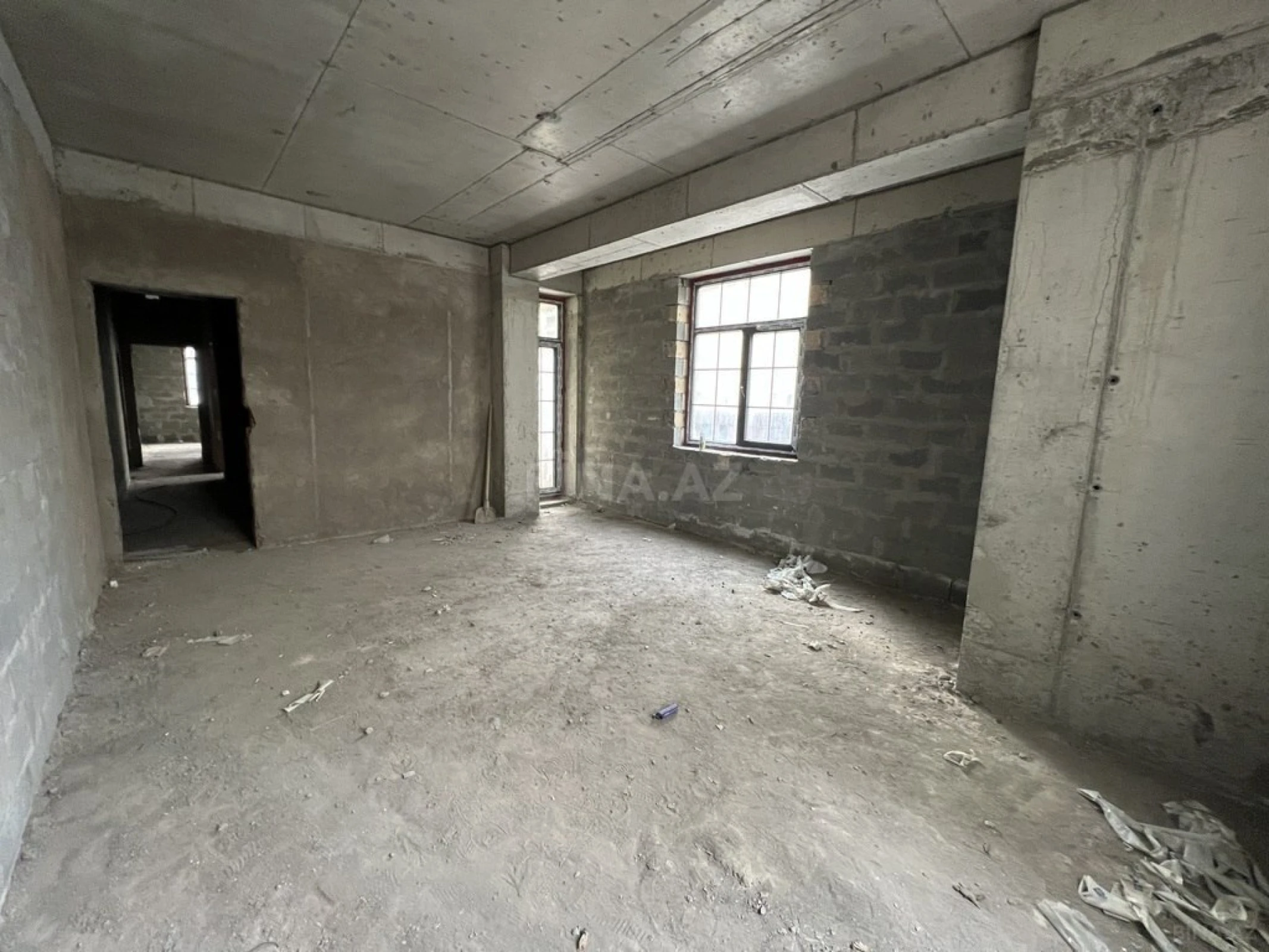 Satılır 4 otaqlı mənzil 186 m²