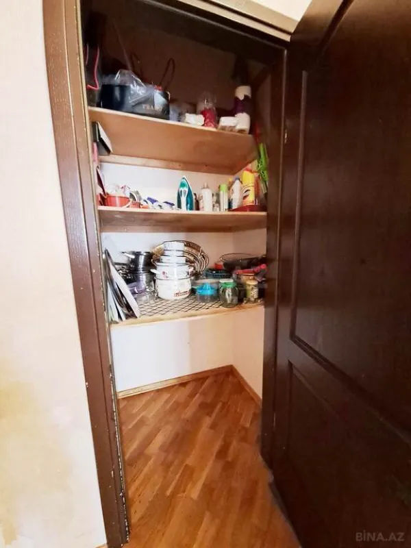 Satılır 3 otaqlı mənzil 132 m²