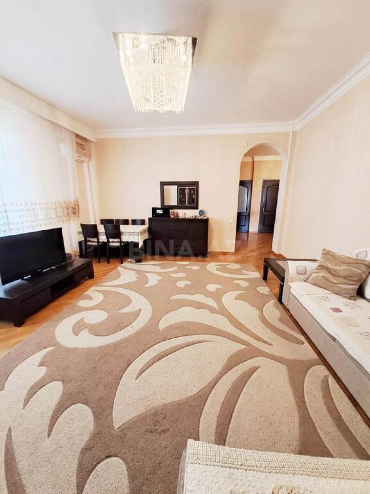 Satılır 3 otaqlı mənzil 132 m²