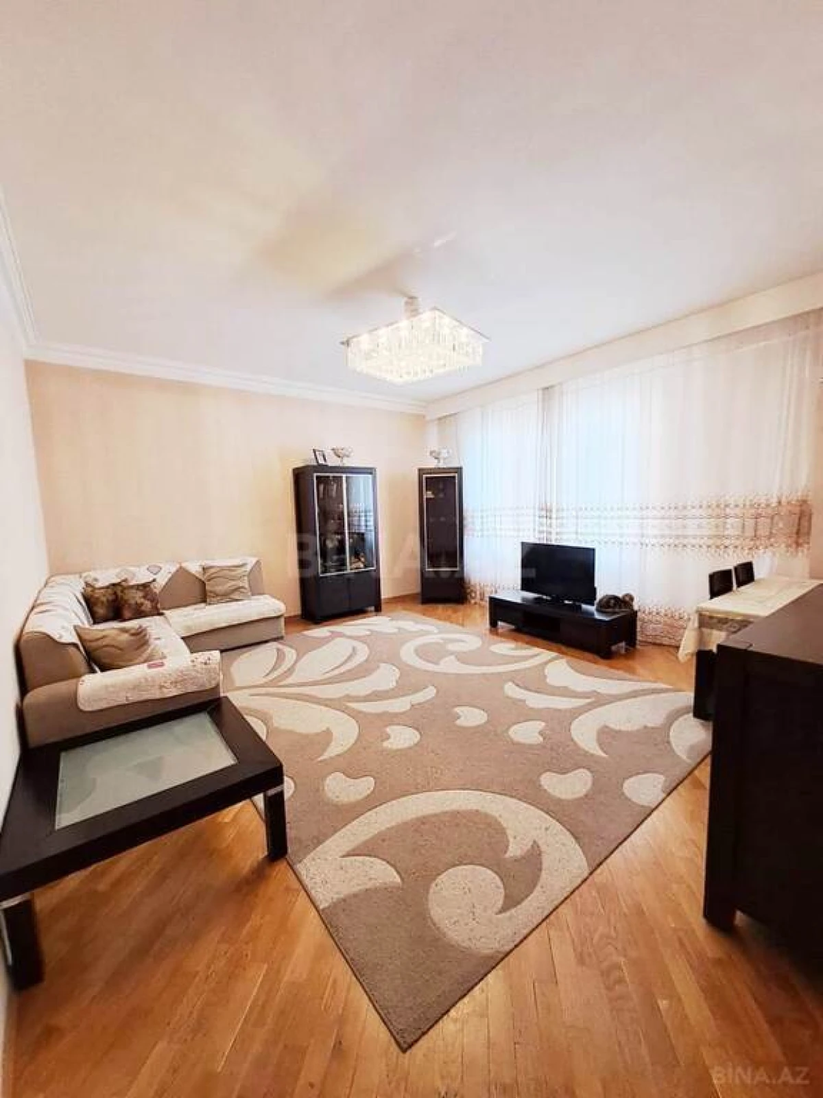 Satılır 3 otaqlı mənzil 132 m²